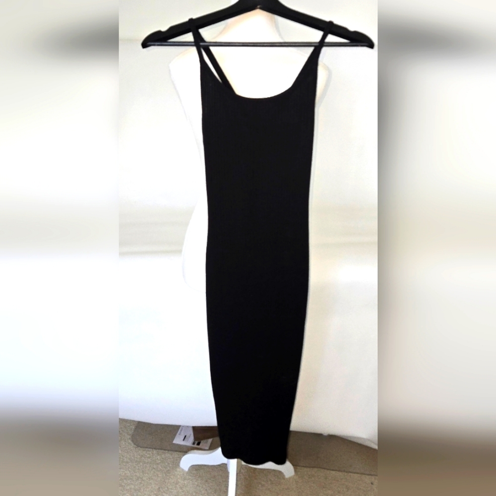 NEW FRENCH CONNECTION RIBBED BLACK DRESS. Bloomingdale's exclusive Size Xs